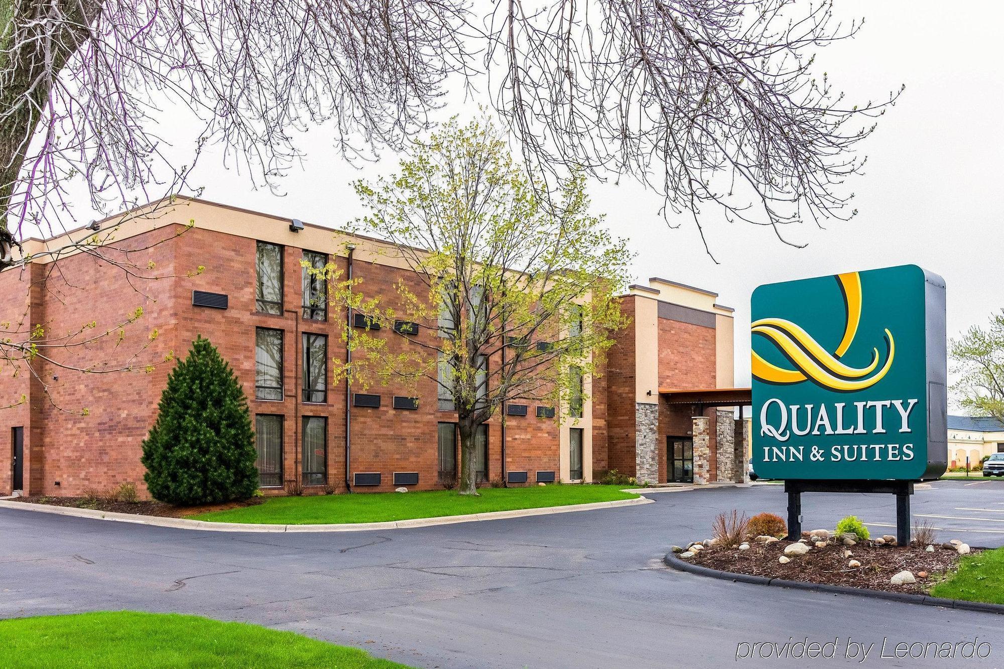 Quality Inn & Suites Arden Hills - Saint Paul North Exterior photo