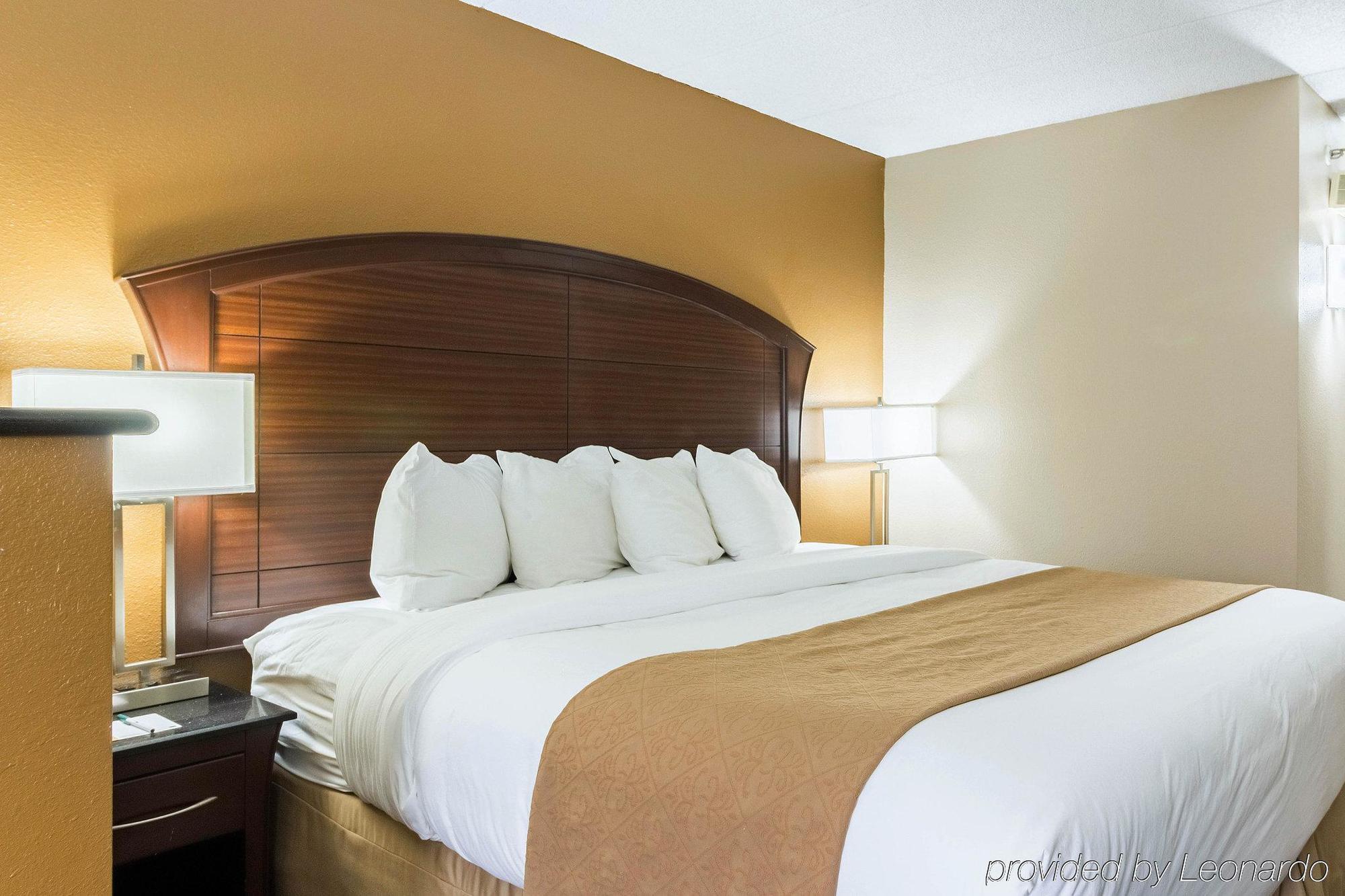 Quality Inn & Suites Arden Hills - Saint Paul North Exterior photo